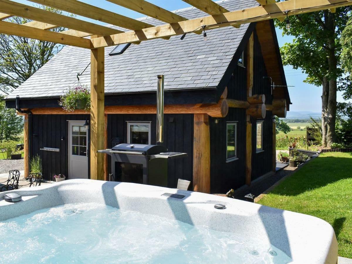 Rowanlea Lodge With Hot Tub Marykirk Eksteriør bilde